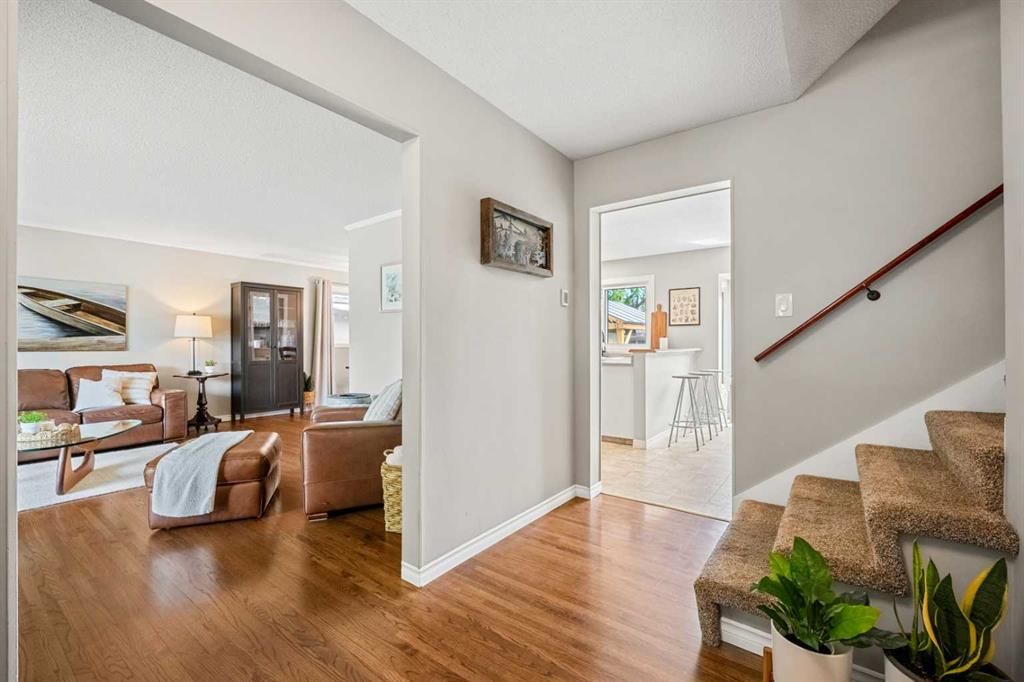 1124 Lake Wapta Way SE, Calgary — photo 5 of 50
