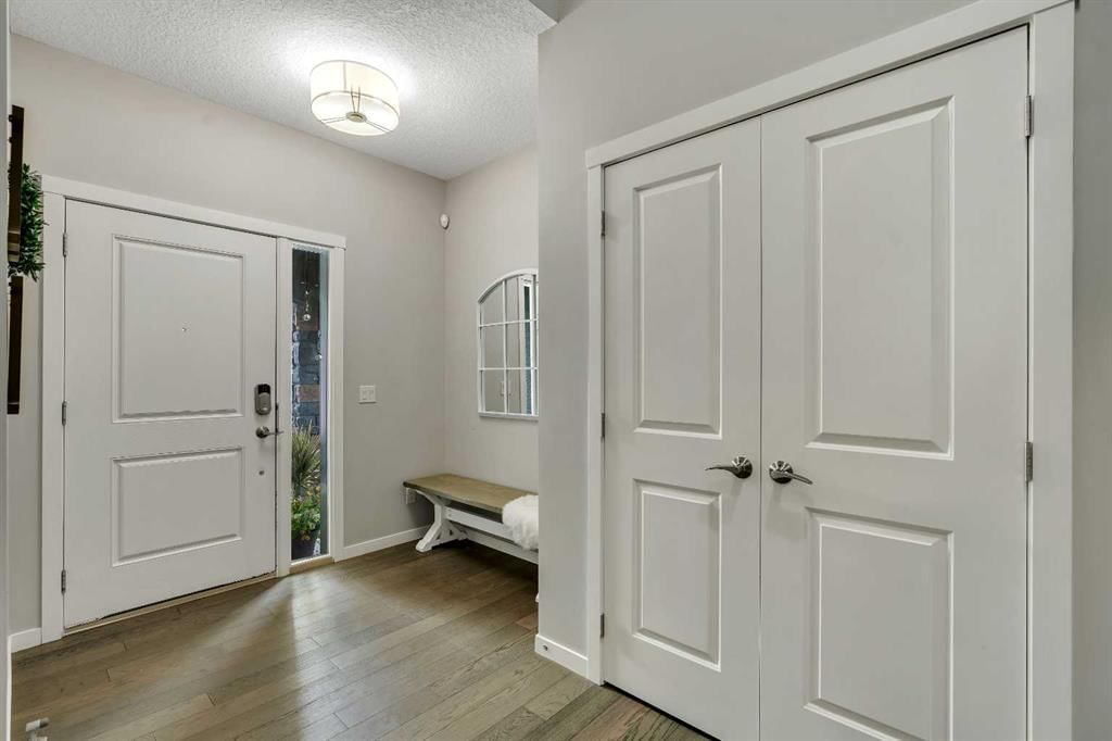 58 Valley Pointe Bay NW, Calgary — photo 2 of 48