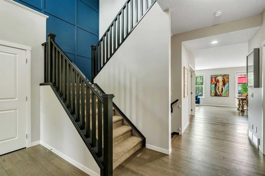 58 Valley Pointe Bay NW, Calgary — photo 3 of 48