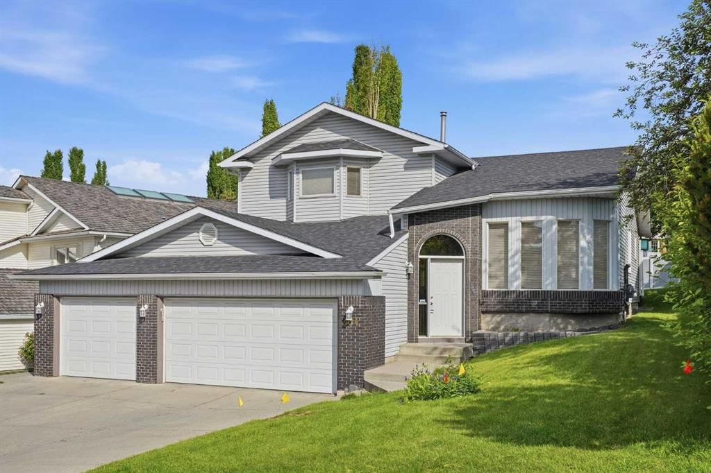 201 Sierra Morena Circle SW, Calgary — main listing photo