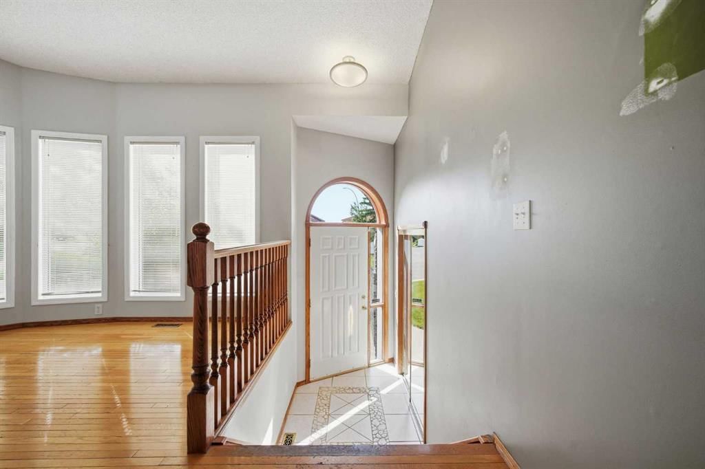 201 Sierra Morena Circle SW, Calgary — photo 2 of 50
