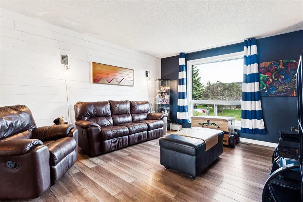 147 Falchurch Crescent NE, Calgary — photo 3 of 32