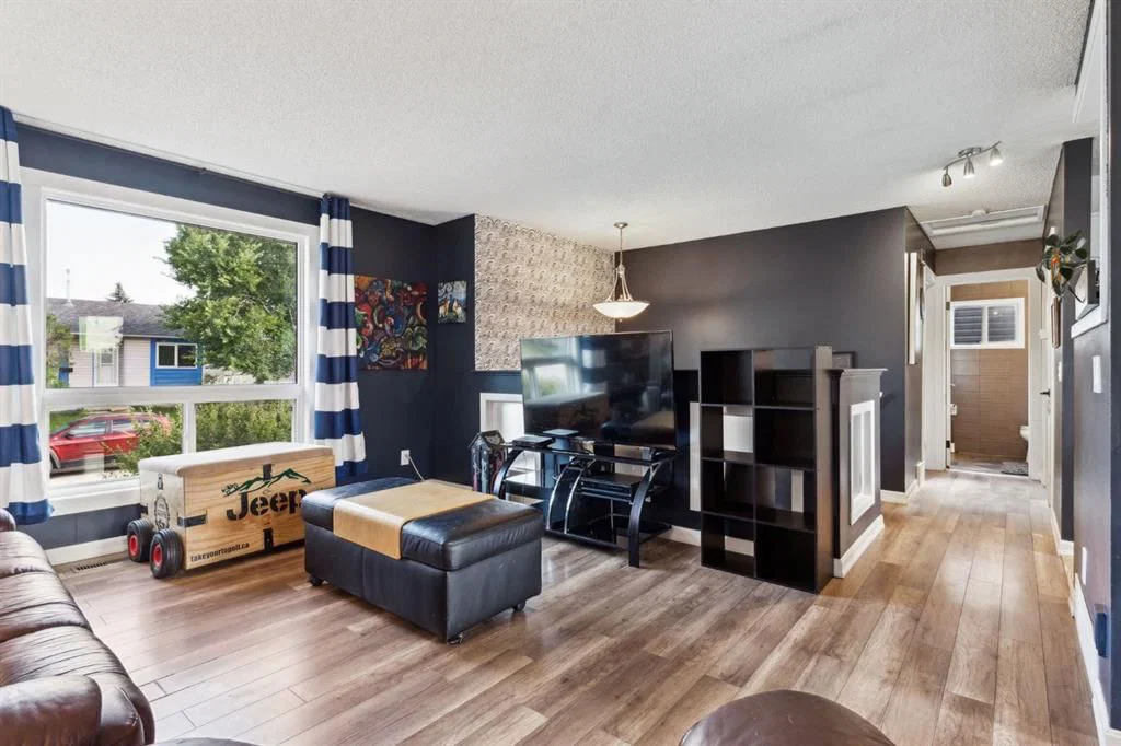 147 Falchurch Crescent NE, Calgary — photo 4 of 32