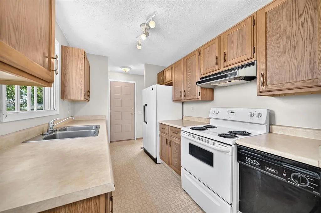 103 Rivervalley Crescent SE, Calgary — photo 2 of 48