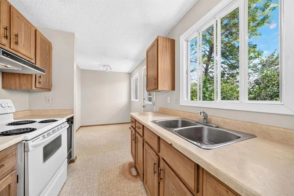 103 Rivervalley Crescent SE, Calgary — photo 4 of 48