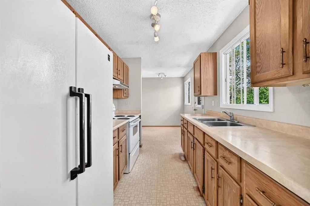103 Rivervalley Crescent SE, Calgary — photo 5 of 48