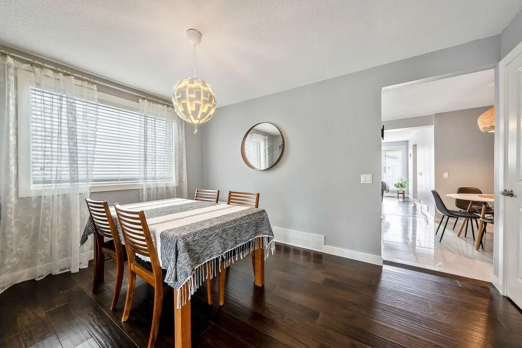 15 Woodmont Green SW, Calgary — photo 5 of 41