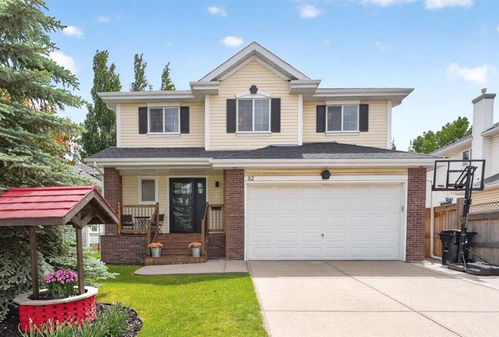 82 Douglasview Circle SE, Calgary — photo 2 of 50