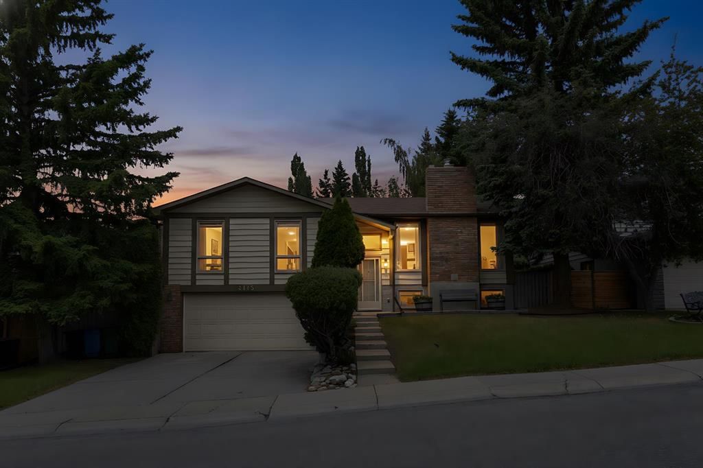 4115 Edgemont Hill NW, Calgary — photo 3 of 48