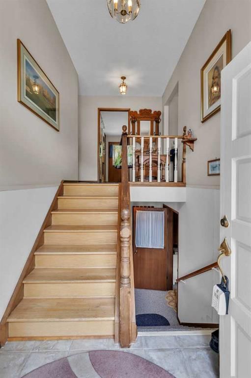 4115 Edgemont Hill NW, Calgary — photo 4 of 48