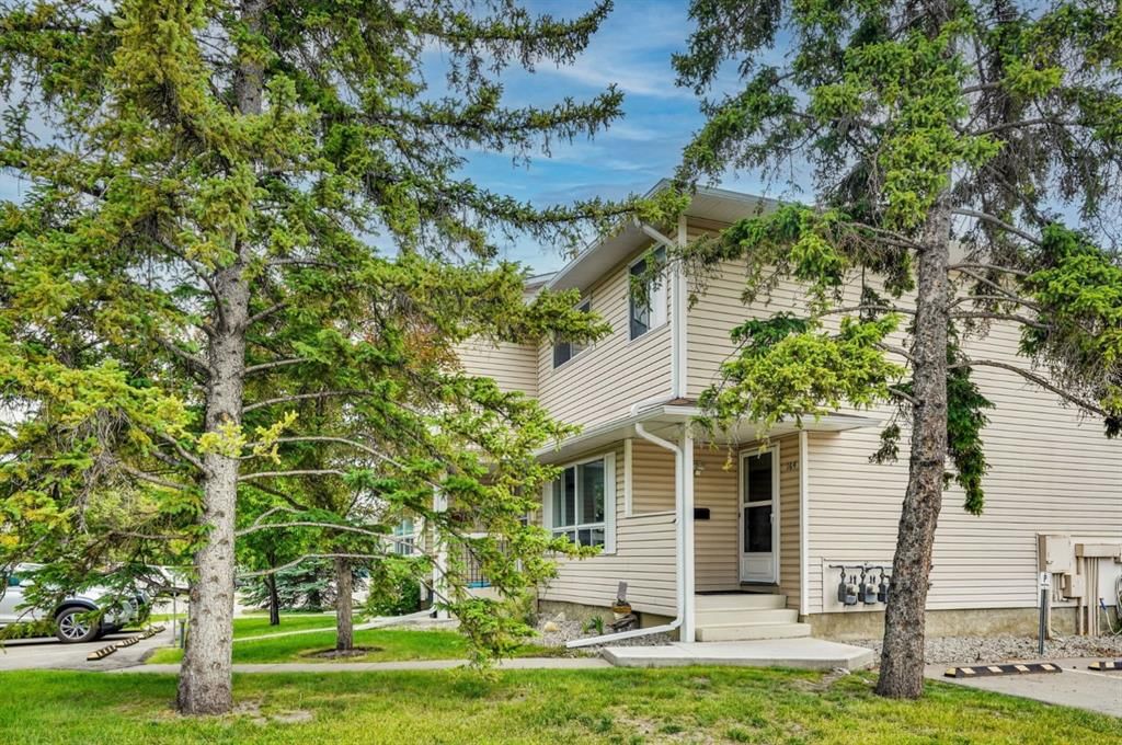 164 Woodsman Lane, Calgary — main listing photo
