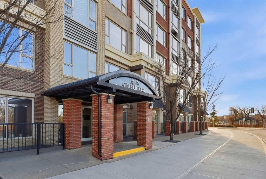 414, 35 Inglewood Park SE, Calgary — main listing photo