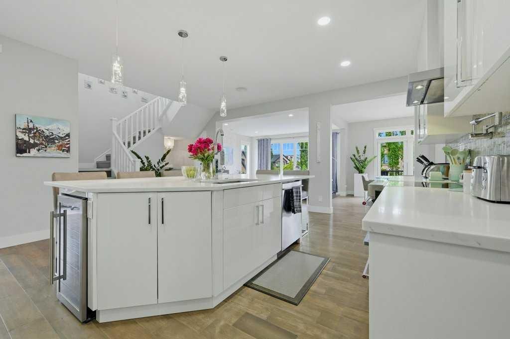 73 Westpark Crescent SW, Calgary — photo 4 of 37