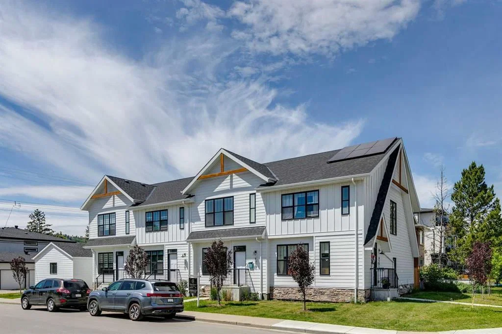 1927 42 Street NW, Calgary — main listing photo