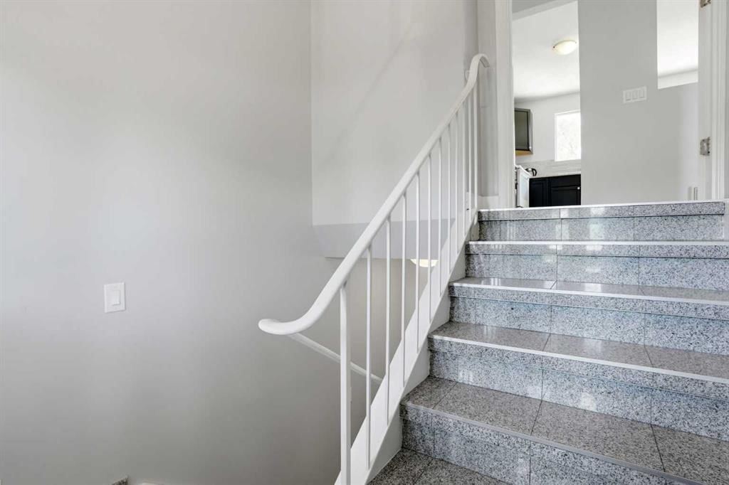 5048 Whitestone Way NE, Calgary — photo 3 of 41