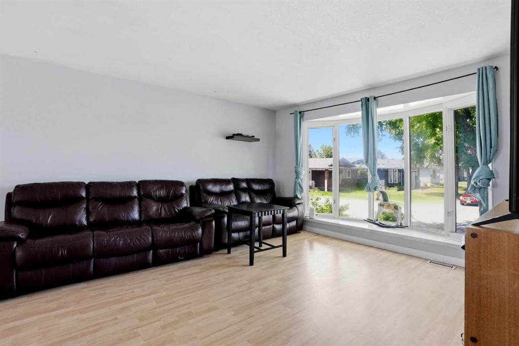 5048 Whitestone Way NE, Calgary — photo 5 of 41