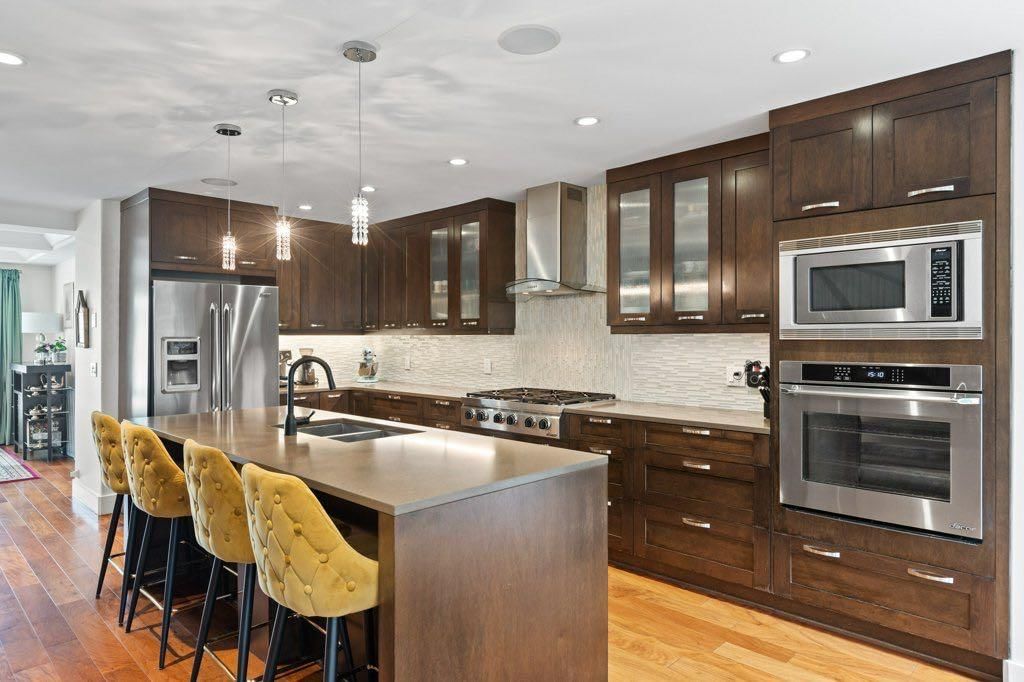 2113 21 Avenue SW, Calgary — photo 4 of 43