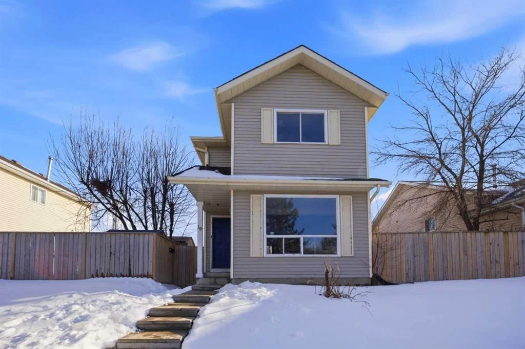19 Appletree Close SE, Calgary — photo 3 of 43