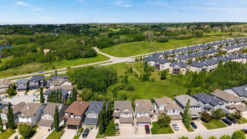 86 Rockyspring Circle NW, Calgary — photo 2 of 40