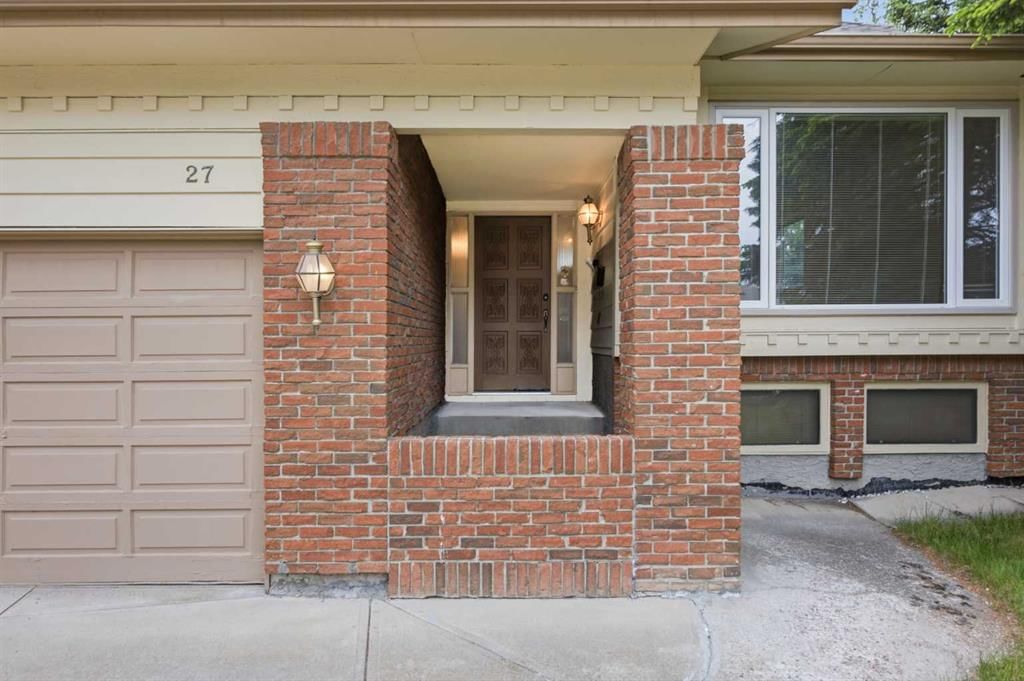 27 Woodgreen Place SW, Calgary — photo 3 of 38