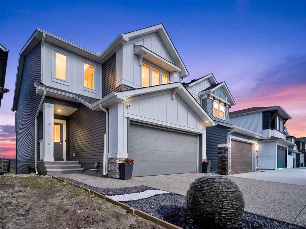 134 Hotchkiss Manor SE, Calgary — main listing photo