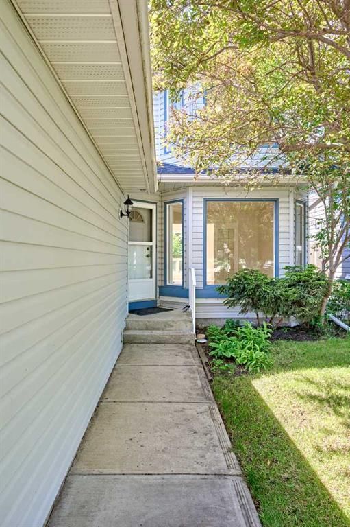 128 Shawbrooke Close SW, Calgary — photo 3 of 50