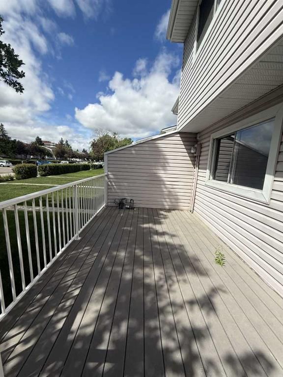 417 40 Street NE, Calgary — photo 4 of 34
