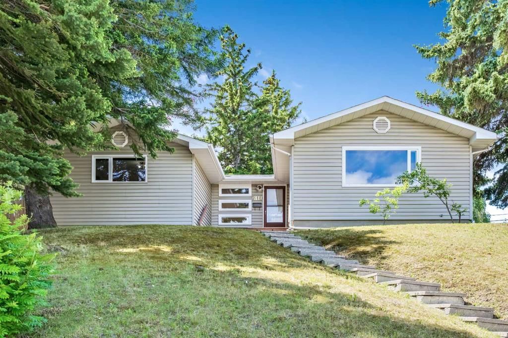 1811 Canberra Road NW, Calgary — recently sold home