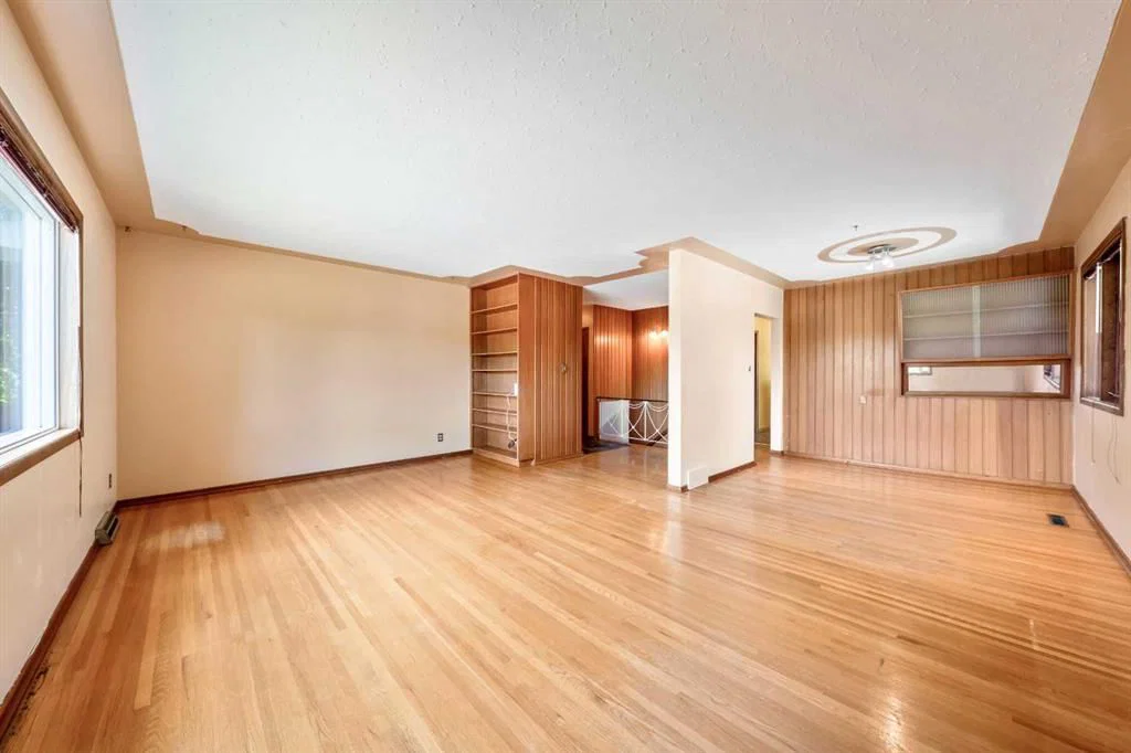 1811 Canberra Road NW, Calgary — photo 4 of 43