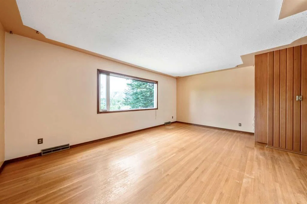 1811 Canberra Road NW, Calgary — photo 5 of 43
