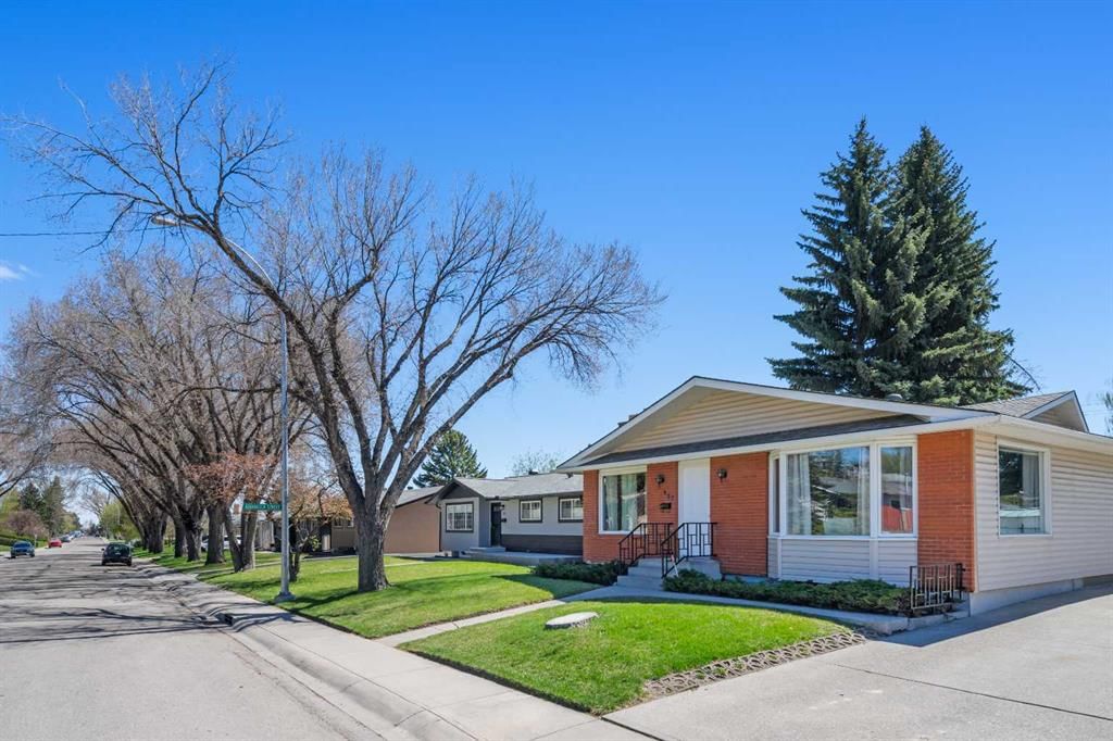 487 Arlington Drive SE, Calgary — photo 3 of 45