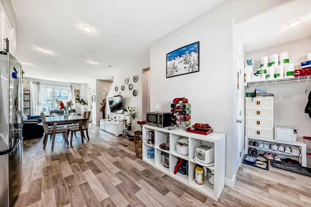 16 Carringvue Way NW, Calgary — photo 3 of 29