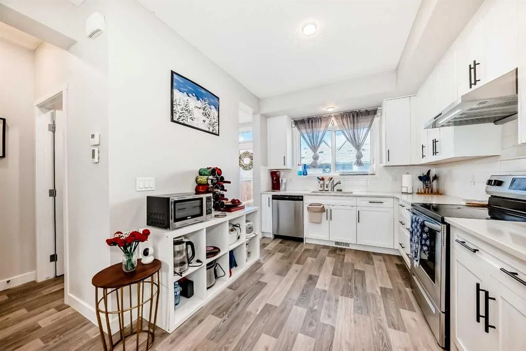 16 Carringvue Way NW, Calgary — photo 4 of 29