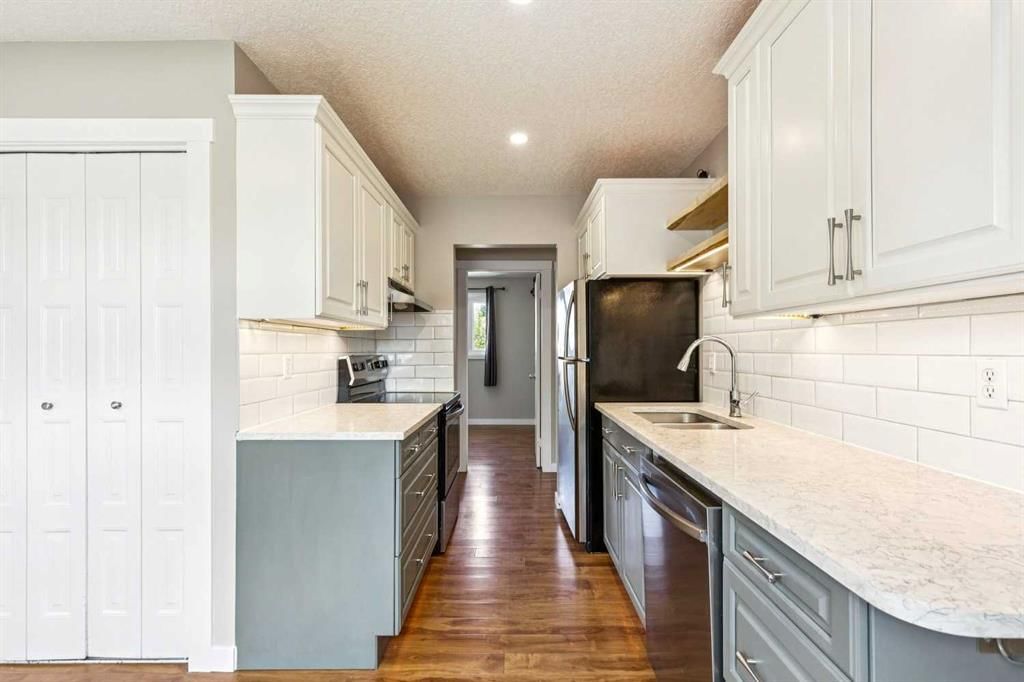 727 Ranchview Circle NW, Calgary — photo 3 of 50
