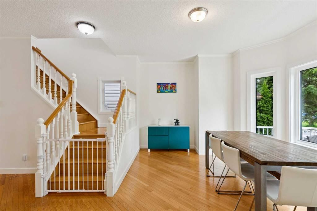 718 53 Avenue SW, Calgary — photo 3 of 42