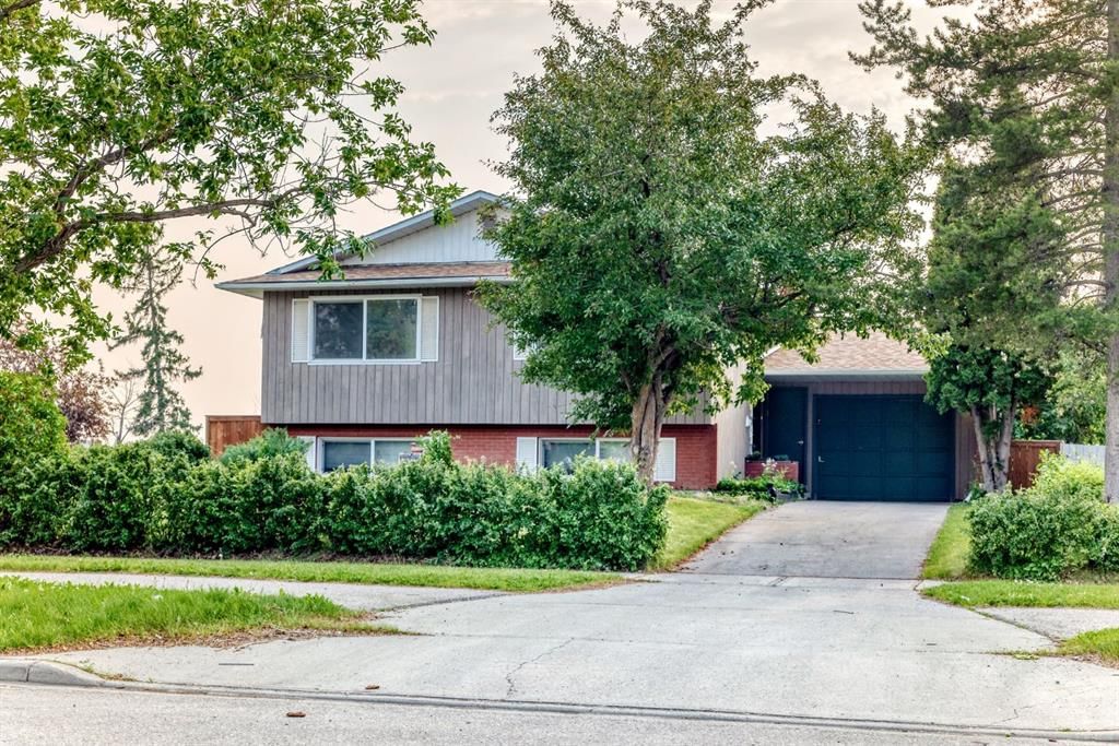 2703 60 Street NE, Calgary — main listing photo