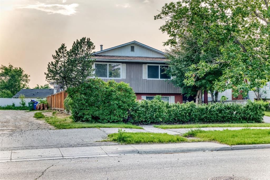 2703 60 Street NE, Calgary — photo 2 of 50