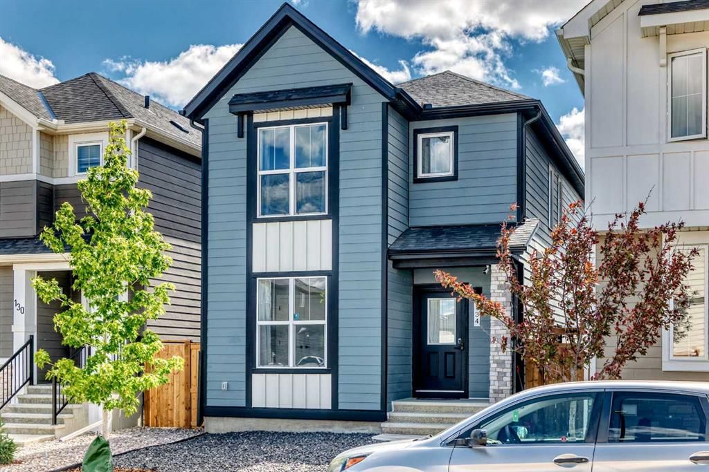 134 Versant View SW, Calgary — photo 2 of 38
