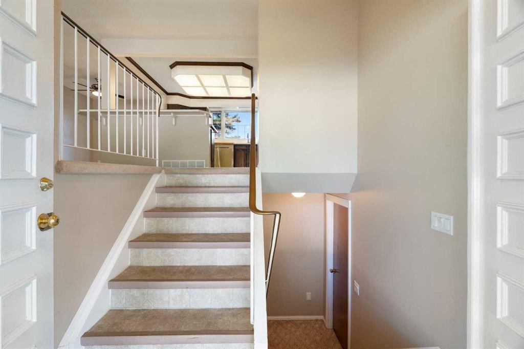 427 Queensland Road SE, Calgary — photo 3 of 45