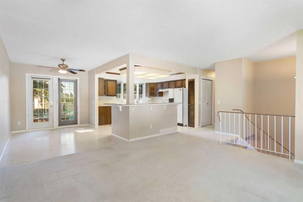 427 Queensland Road SE, Calgary — photo 4 of 45