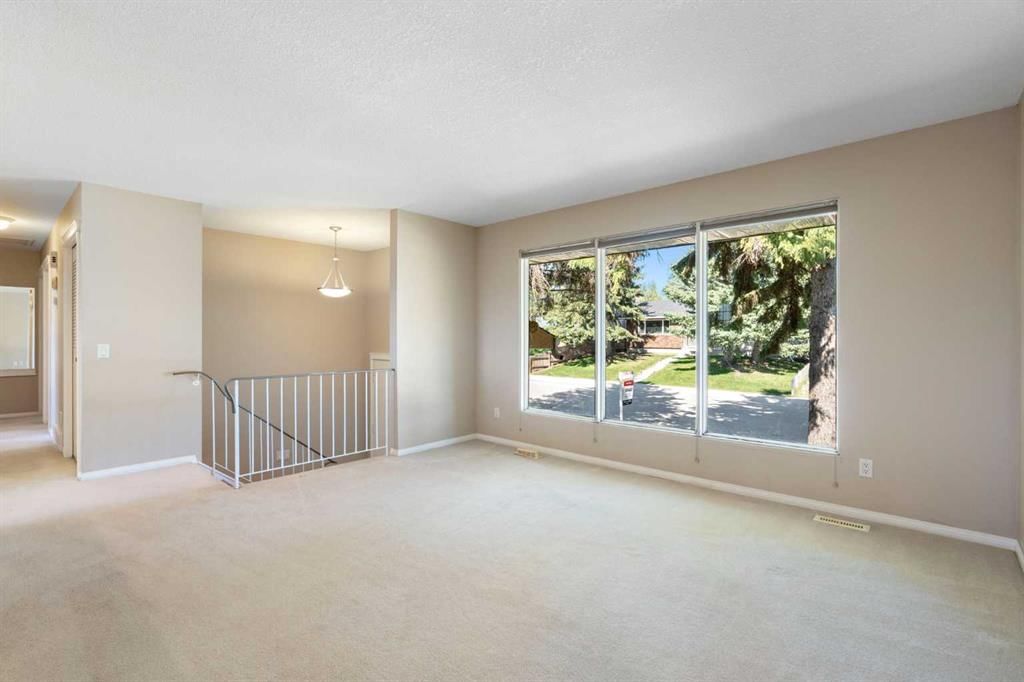 427 Queensland Road SE, Calgary — photo 5 of 45