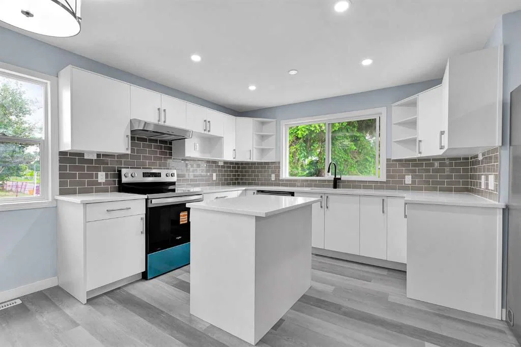 3820 14 Avenue SE, Calgary — photo 4 of 42