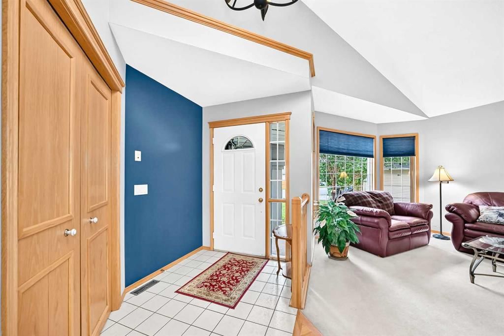 69 Douglas Woods Manor SE, Calgary — photo 3 of 48