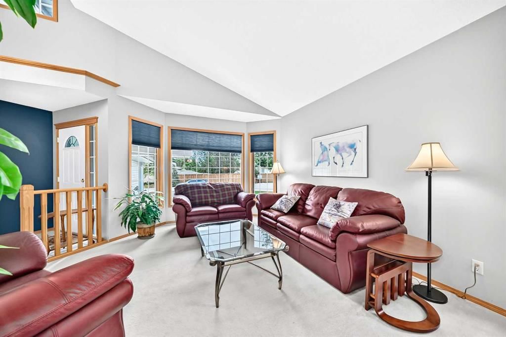 69 Douglas Woods Manor SE, Calgary — photo 4 of 48