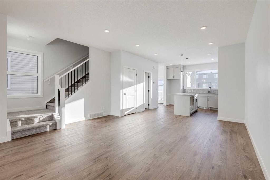 33 Savanna Place NE, Calgary — photo 2 of 36