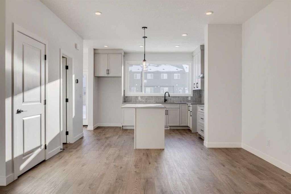 33 Savanna Place NE, Calgary — photo 3 of 36
