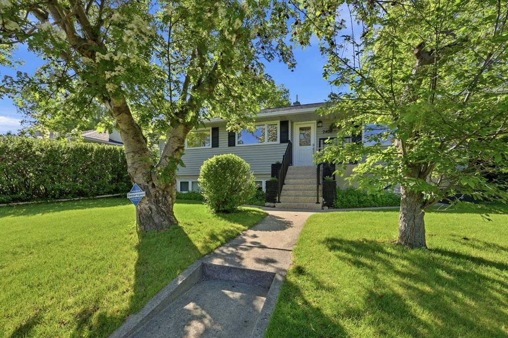 2408 Richmond Road SW, Calgary — photo 3 of 46