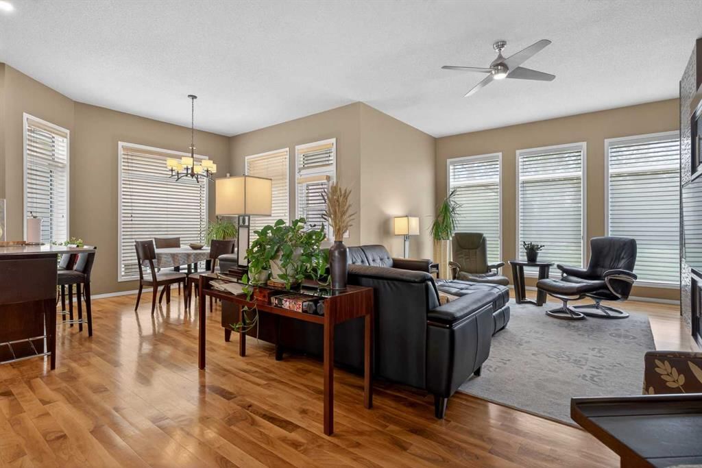 15 Hampstead Rise NW, Calgary — photo 2 of 50