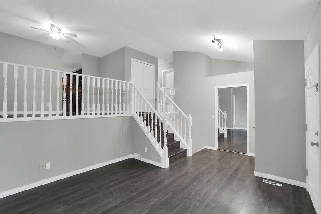 45 Shawinigan Road SW, Calgary — photo 4 of 38
