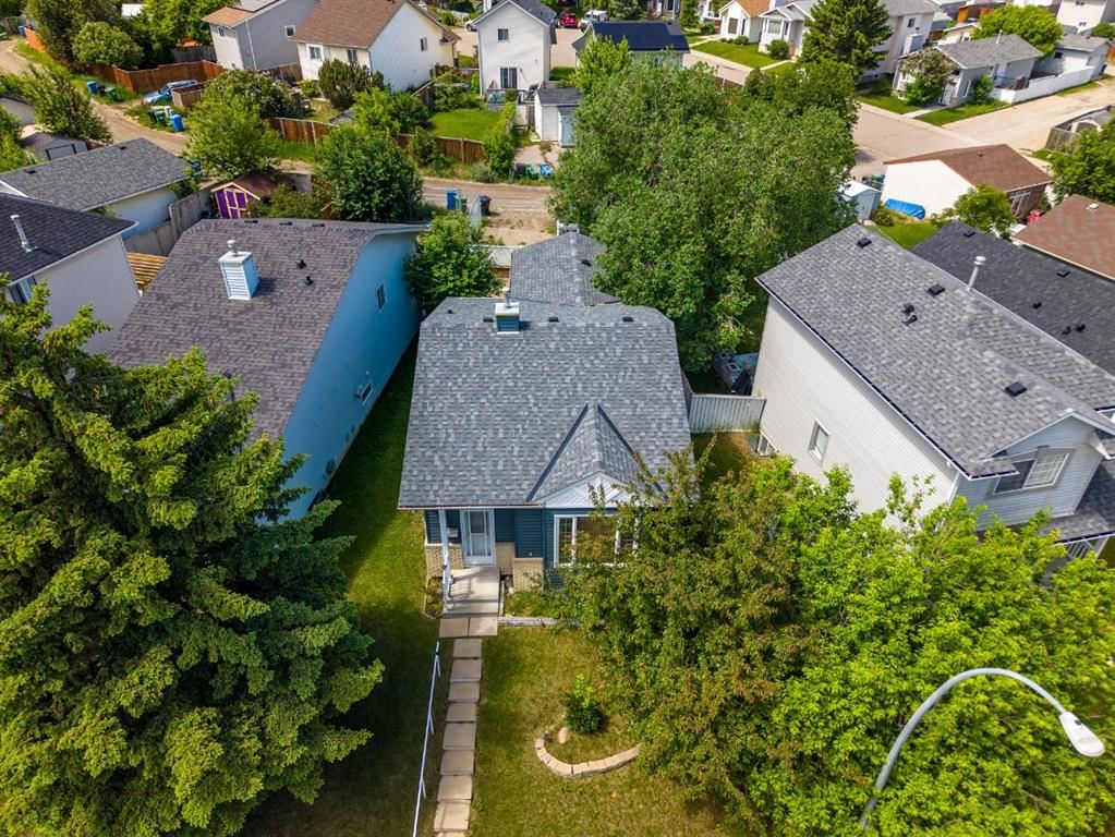 52 Covington Road NE, Calgary — photo 2 of 43